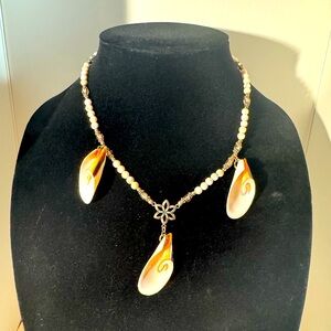Gorgeous 16” Seashell Necklace with Clear, white and silver beads. (D-N)